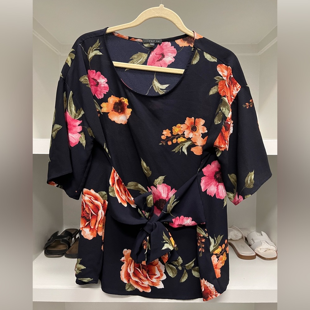 Lightweight crepe blouse with waist tie